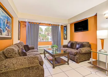 Days Inn & Suites by Wyndham Tampa/Fairground/Casino Area hotel thumbnail 2