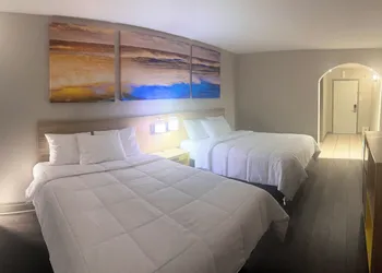 Days Inn & Suites by Wyndham Tampa/Fairground/Casino Area hotel thumbnail 3