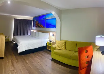 Days Inn & Suites by Wyndham Tampa/Fairground/Casino Area hotel thumbnail 7