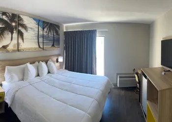 Days Inn & Suites by Wyndham Tampa/Fairground/Casino Area hotel thumbnail 8