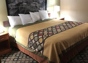 Super 8 by Wyndham Ashburn hotel thumbnail 6