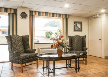 Econo Lodge Inn & Suites Columbus near Fort Benning hotel thumbnail 2