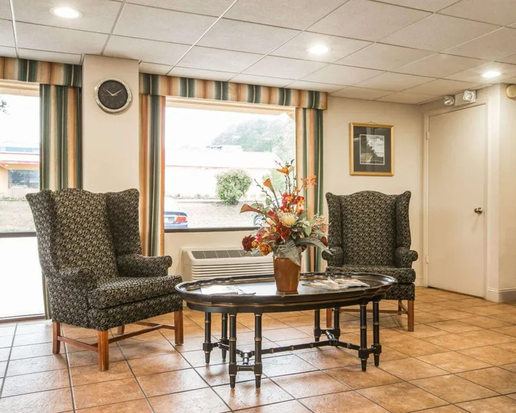 Econo Lodge Inn & Suites Columbus near Fort Benning hotel detail image 2