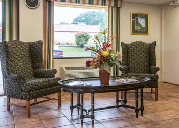 Econo Lodge Inn & Suites Columbus near Fort Benning hotel thumbnail 3