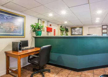 Econo Lodge Inn & Suites Columbus near Fort Benning hotel thumbnail 4
