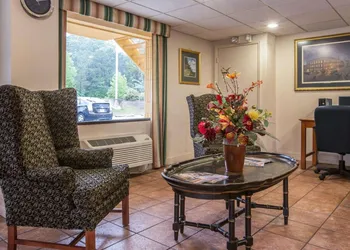 Econo Lodge Inn & Suites Columbus near Fort Benning hotel thumbnail 6