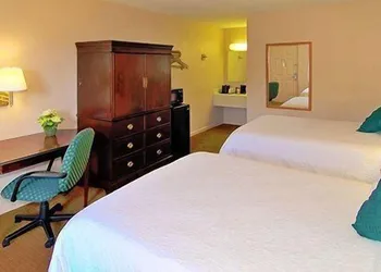 Econo Lodge Inn & Suites Columbus near Fort Benning hotel thumbnail 8