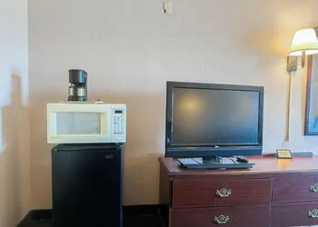 OYO Hotel East Macon I-75 hotel thumbnail 7