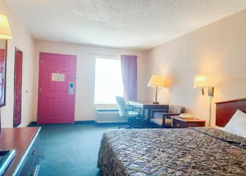 OYO Hotel East Macon I-75 hotel thumbnail 8