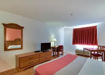 Motel 6 Hinesville, GA hotel thumbnail 7