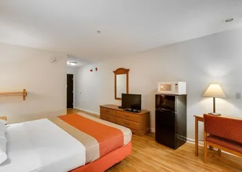 Motel 6 Hinesville, GA hotel thumbnail 8