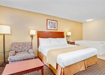 Days Inn & Suites by Wyndham Stockbridge South Atlanta hotel thumbnail 4