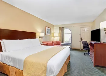 Days Inn & Suites by Wyndham Stockbridge South Atlanta hotel thumbnail 5