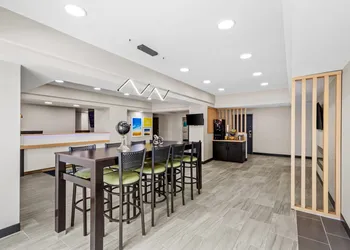 Days Inn & Suites by Wyndham Union City hotel thumbnail 2