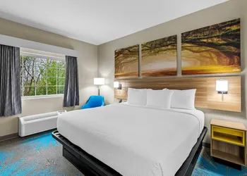 Days Inn & Suites by Wyndham Union City hotel thumbnail 8