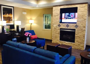 Comfort Inn Crystal Lake - Algonquin hotel thumbnail 3