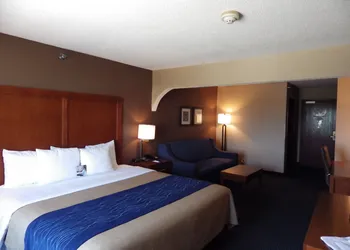 Comfort Inn Crystal Lake - Algonquin hotel thumbnail 6