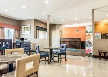 Quality Inn & Suites Salem near I-57 hotel thumbnail 2