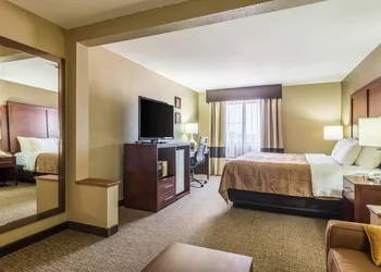 Quality Inn & Suites Salem near I-57 hotel thumbnail 7