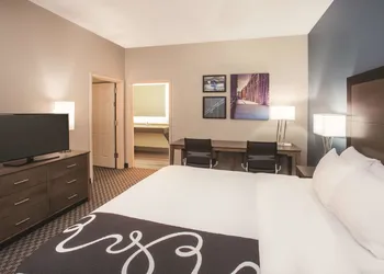 La Quinta Inn & Suites by Wyndham Chicago Downtown hotel thumbnail 7