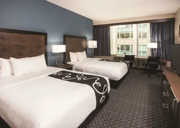 La Quinta Inn & Suites by Wyndham Chicago Downtown hotel thumbnail 8