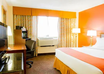 Holiday Inn Chicago O'Hare Area by IHG hotel thumbnail 2