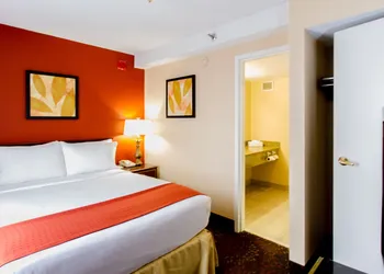 Holiday Inn Chicago O'Hare Area by IHG hotel thumbnail 3