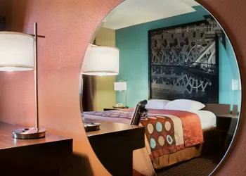 Super 8 by Wyndham Peoria hotel thumbnail 7