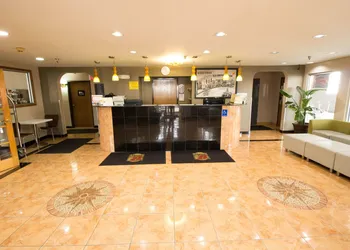 Super 8 by Wyndham Chicago O'Hare Airport hotel thumbnail 2