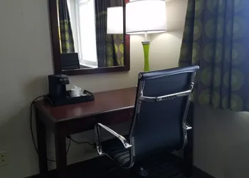 Super 8 by Wyndham Chicago O'Hare Airport hotel thumbnail 5