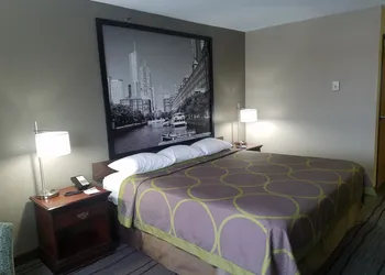 Super 8 by Wyndham Chicago O'Hare Airport hotel thumbnail 6