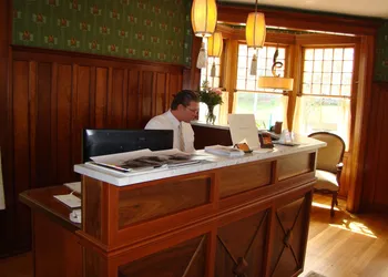 Showers Inn hotel thumbnail 3