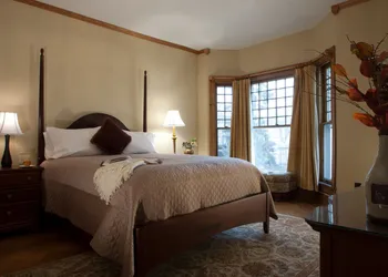 Showers Inn hotel thumbnail 6