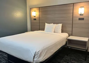 Baymont by Wyndham Indianapolis Northeast hotel thumbnail 5