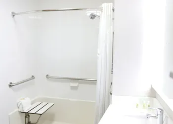 Holiday Inn Chicago Oakbrook by IHG hotel thumbnail 3