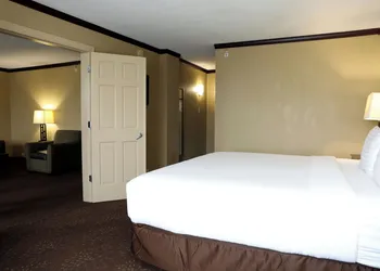 Holiday Inn Chicago Oakbrook by IHG hotel thumbnail 5