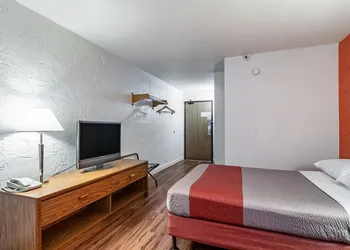 Motel 6 Naperville, IL hotel thumbnail 6