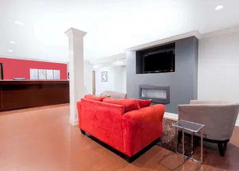 Ramada by Wyndham Tell City hotel thumbnail 2
