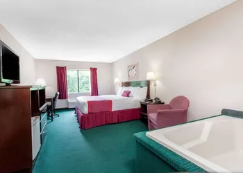 Ramada by Wyndham Tell City hotel thumbnail 8