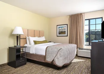 Candlewood Suites Bloomington by IHG hotel thumbnail 4