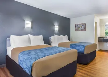 Quality Inn & Suites Columbus West hotel thumbnail 5