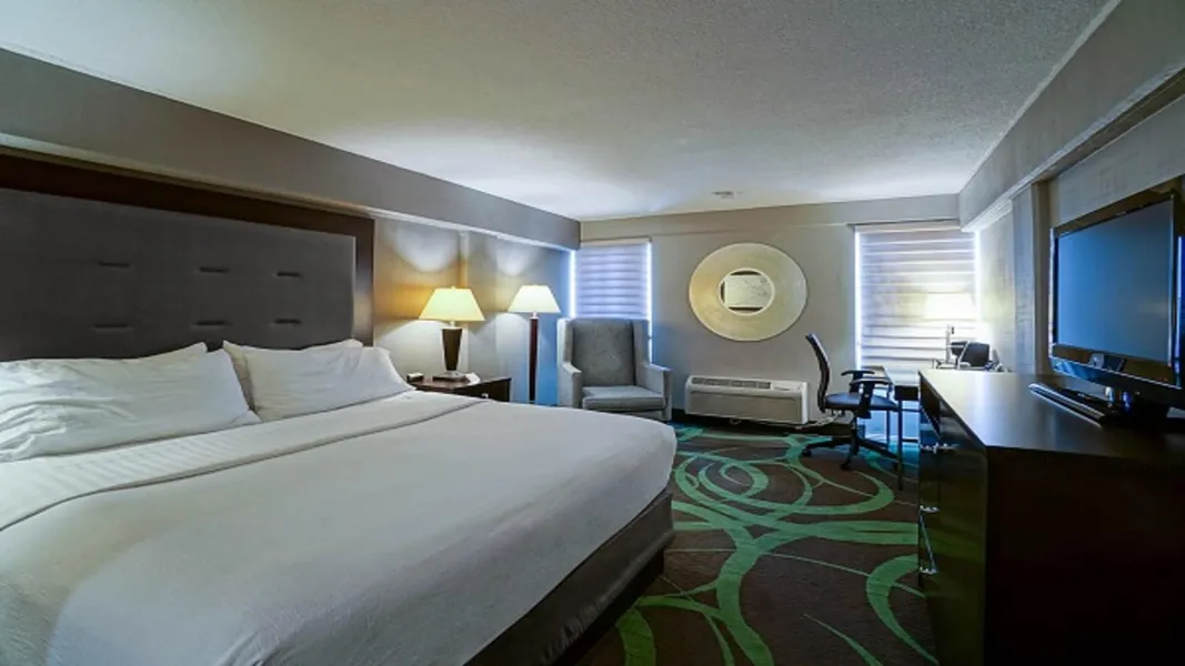 Holiday Inn Manhattan at the Campus by IHG hotel detail image 2