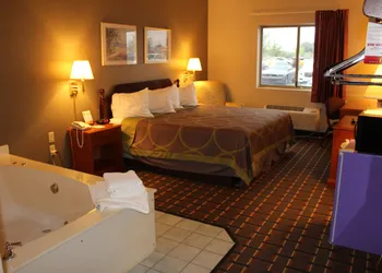 Super 8 by Wyndham Valparaiso hotel thumbnail 3