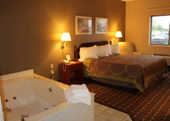 Super 8 by Wyndham Valparaiso hotel thumbnail 4
