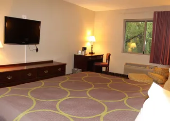 Super 8 by Wyndham Valparaiso hotel thumbnail 7
