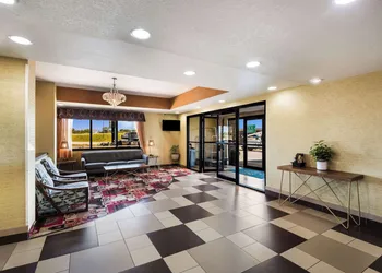 Quality Inn Des Moines North hotel thumbnail 5
