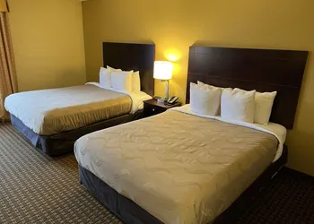 Quality Inn Des Moines North hotel thumbnail 7