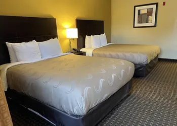 Quality Inn Des Moines North hotel thumbnail 8