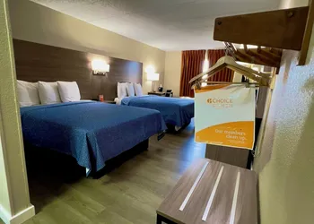 Econo Lodge Willowbrook hotel thumbnail 3