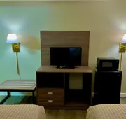 Econo Lodge Willowbrook hotel detail image 4